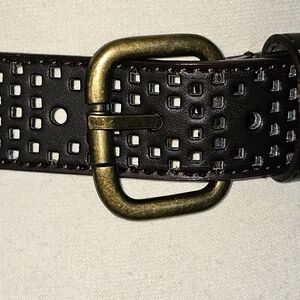 Women’s Perforated chunky Bonded leather belt w/ bronze buckle size large 42/70
